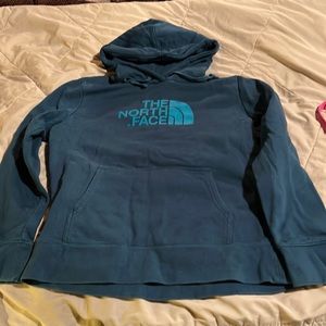 The north face women’s hoodie size large. GUC no flaws